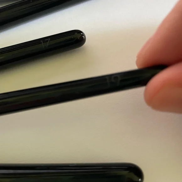 Wayne Goss Assorted Brush Set - Black Handles - Picture 6 of 10